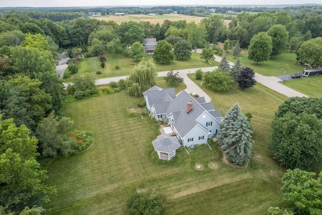 3040 WINDFIELD DRIVE, Neenah, WI 54956