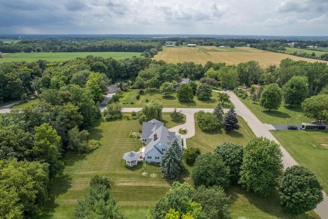3040 WINDFIELD DRIVE, Neenah, WI 54956