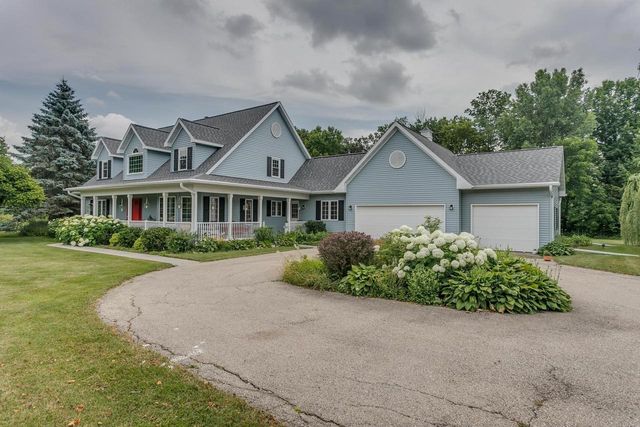 3040 WINDFIELD DRIVE, Neenah, WI 54956