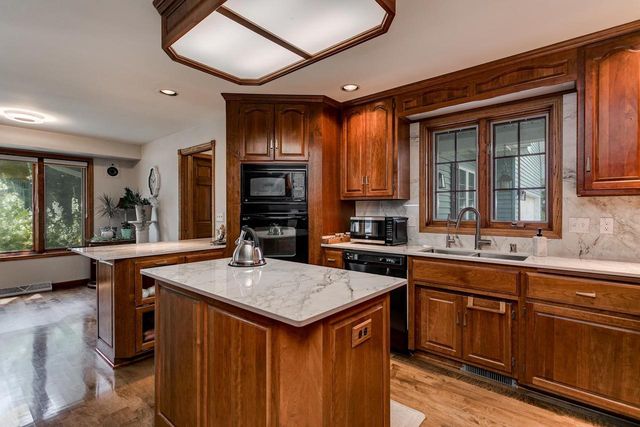 3040 WINDFIELD DRIVE, Neenah, WI 54956