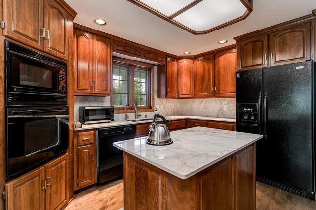 3040 WINDFIELD DRIVE, Neenah, WI 54956