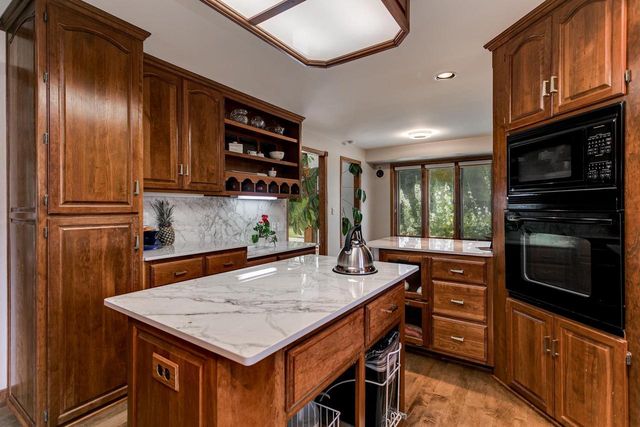 3040 WINDFIELD DRIVE, Neenah, WI 54956