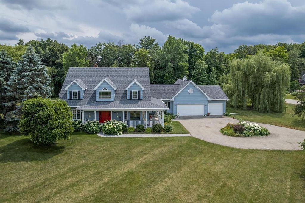3040 WINDFIELD DRIVE, Neenah, WI 54956