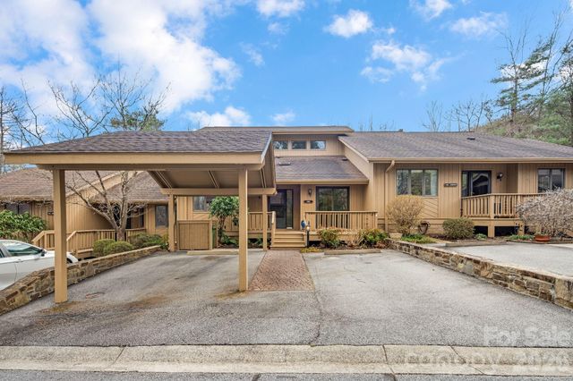 1104 Red Oak Drive, Hendersonville, NC 28791