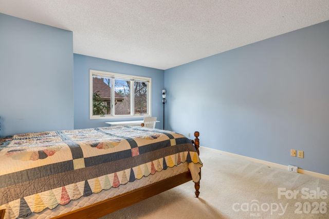 1104 Red Oak Drive, Hendersonville, NC 28791