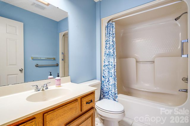 1104 Red Oak Drive, Hendersonville, NC 28791