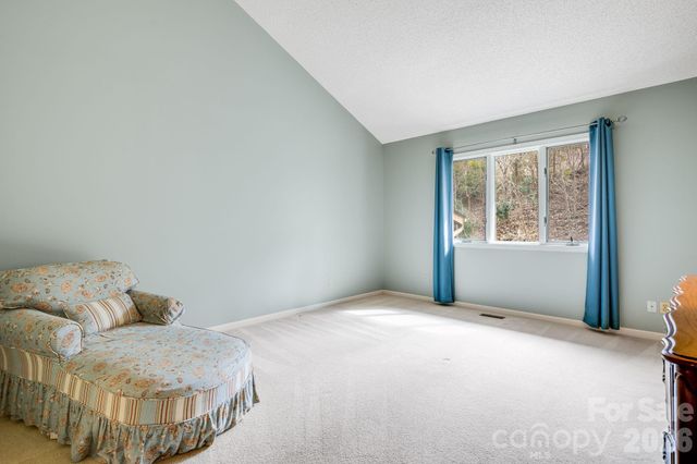 1104 Red Oak Drive, Hendersonville, NC 28791