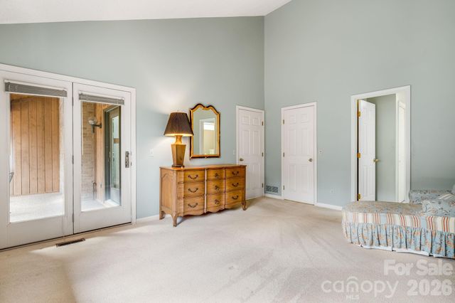 1104 Red Oak Drive, Hendersonville, NC 28791