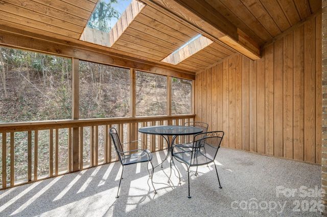 1104 Red Oak Drive, Hendersonville, NC 28791