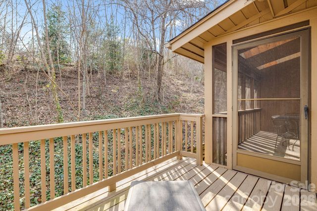 1104 Red Oak Drive, Hendersonville, NC 28791