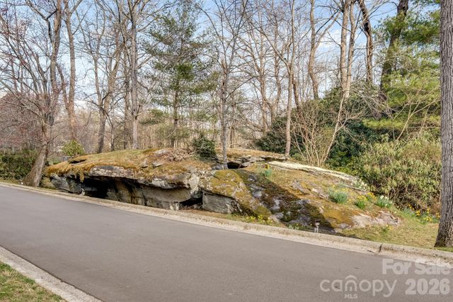 1104 Red Oak Drive, Hendersonville, NC 28791