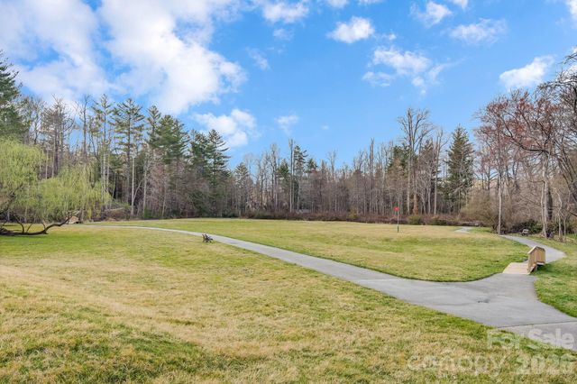 1104 Red Oak Drive, Hendersonville, NC 28791