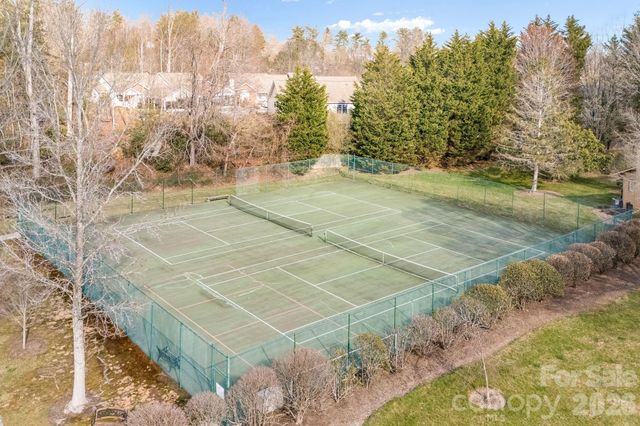 1104 Red Oak Drive, Hendersonville, NC 28791