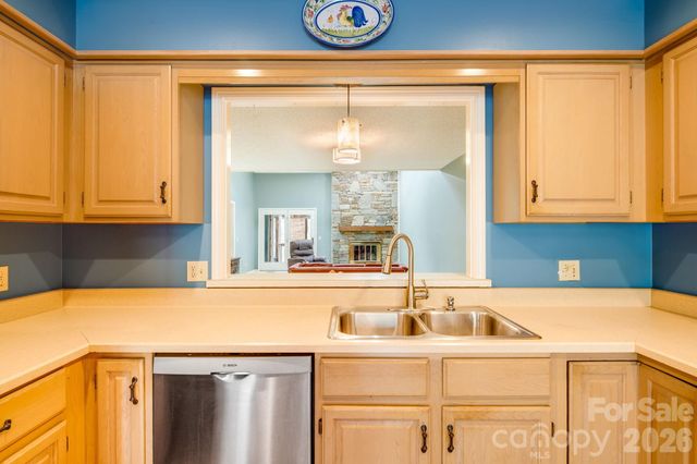 1104 Red Oak Drive, Hendersonville, NC 28791