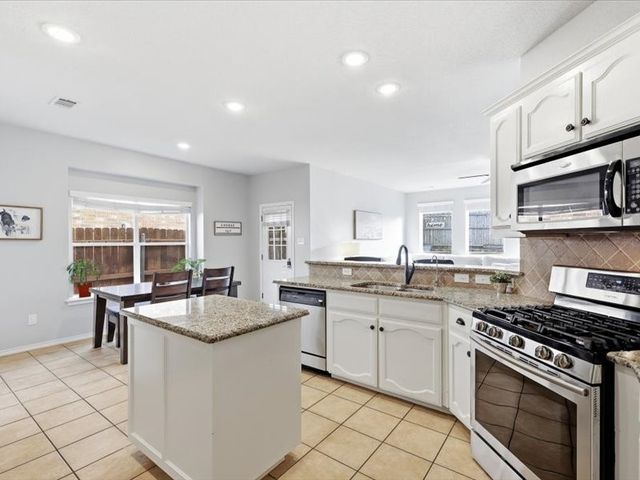 12721 Old MacGregor Lane, Fort Worth, TX 76244