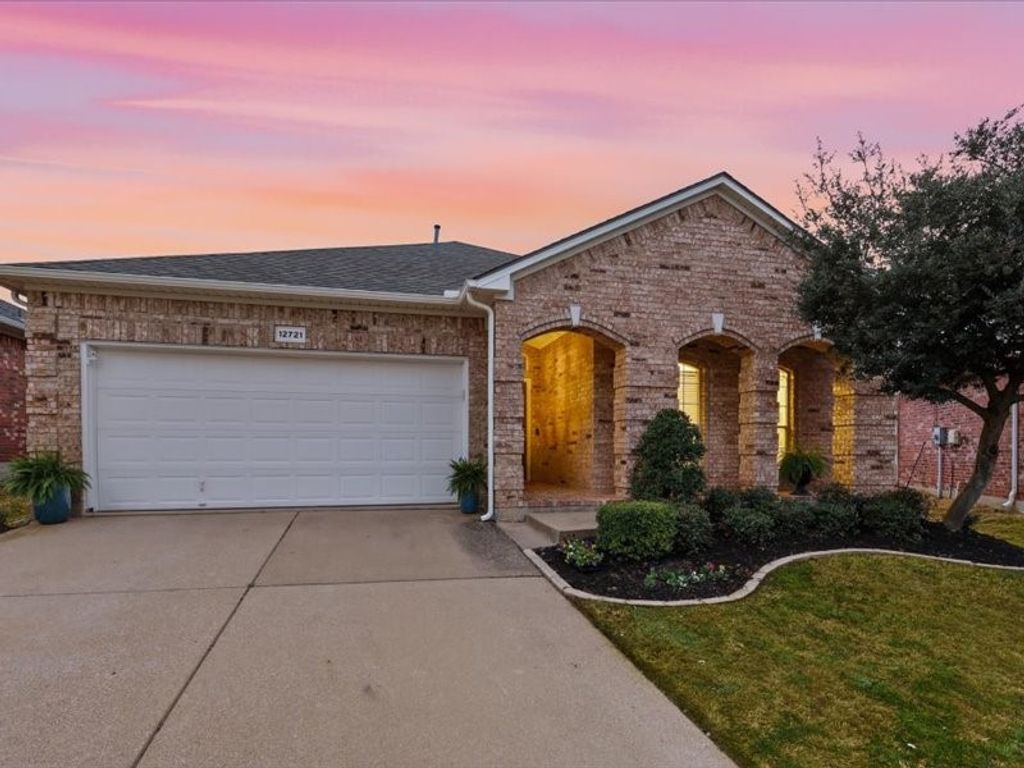 12721 Old MacGregor Lane, Fort Worth, TX 76244