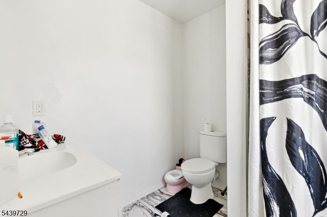 111 Ovington Ave, Edison Twp., NJ 08817