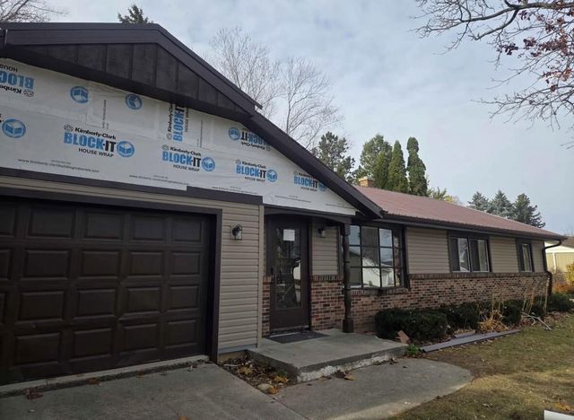 555 Meadow LANE, Sheboygan Falls, WI 53085