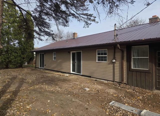 555 Meadow LANE, Sheboygan Falls, WI 53085