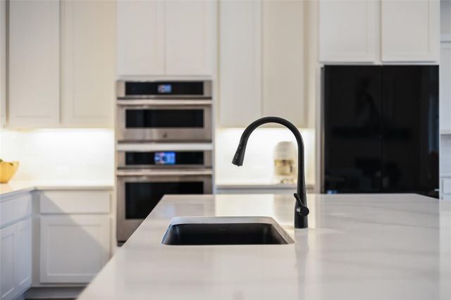 494 Prairie Clover DR, Dripping Springs, TX 78620