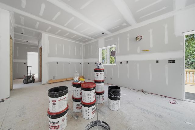 78 Gowing Road, Hudson, NH 03051