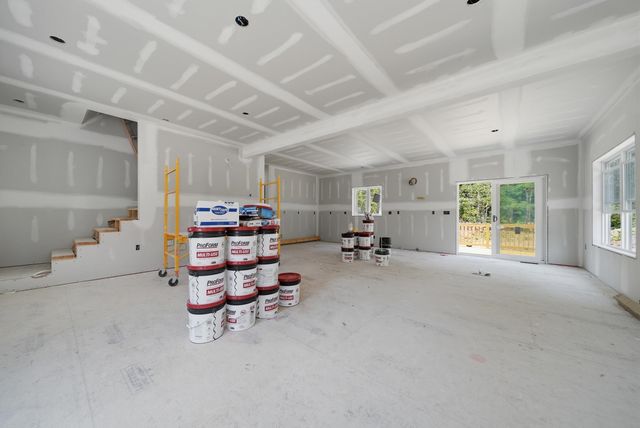 78 Gowing Road, Hudson, NH 03051