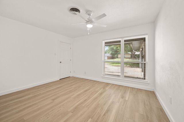840 Edgehill Drive, Hurst, TX 76053