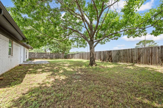 840 Edgehill Drive, Hurst, TX 76053