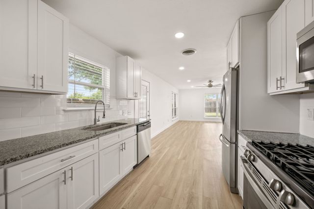 840 Edgehill Drive, Hurst, TX 76053