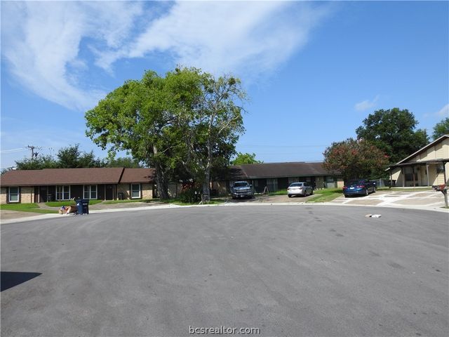 208-210 Bucknell Court, College Station, TX 77840