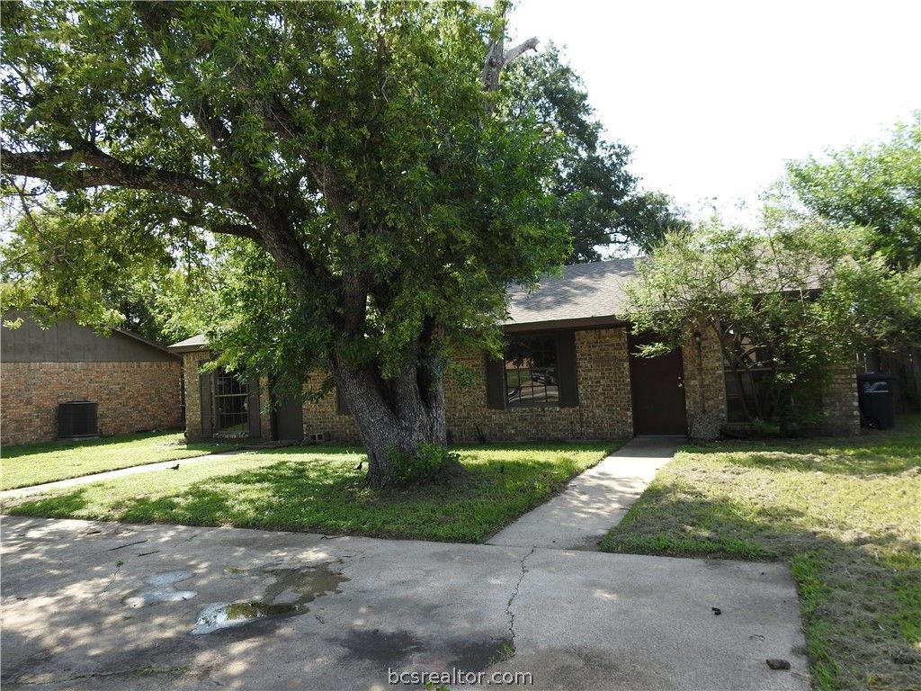 208-210 Bucknell Court, College Station, TX 77840