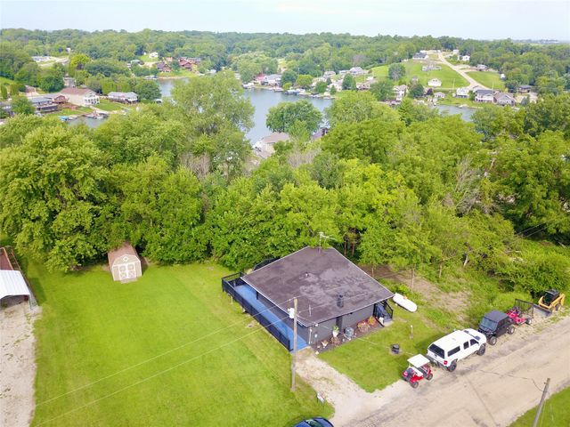 1305 Holiday Lane, Brooklyn, IA 52211