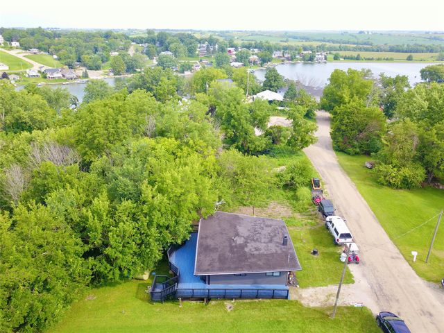 1305 Holiday Lane, Brooklyn, IA 52211