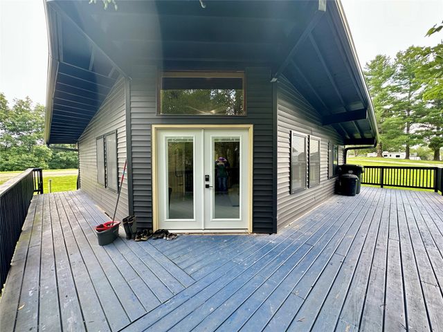 1305 Holiday Lane, Brooklyn, IA 52211