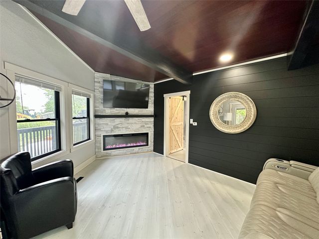 1305 Holiday Lane, Brooklyn, IA 52211