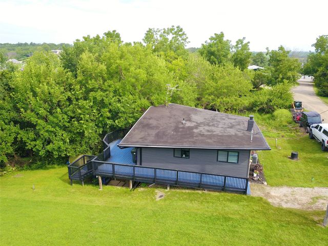 1305 Holiday Lane, Brooklyn, IA 52211