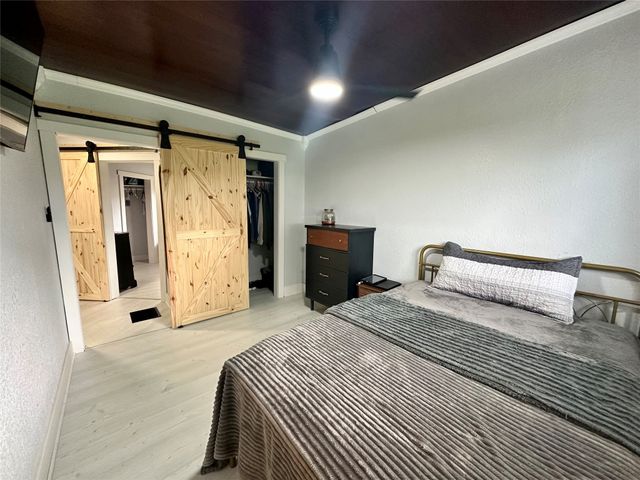 1305 Holiday Lane, Brooklyn, IA 52211