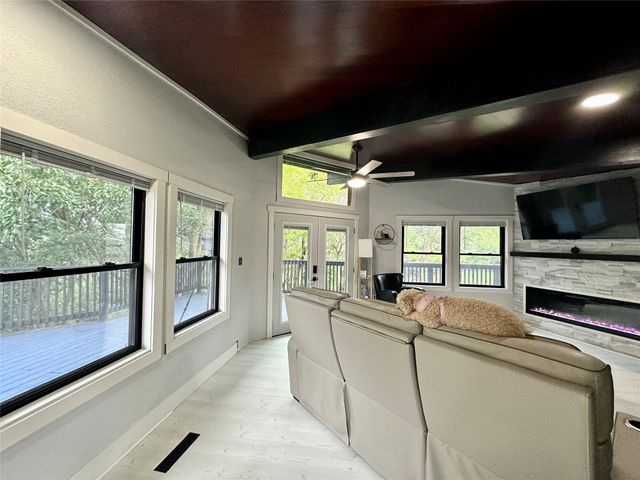 1305 Holiday Lane, Brooklyn, IA 52211