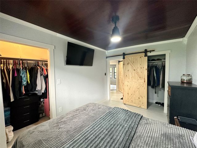 1305 Holiday Lane, Brooklyn, IA 52211