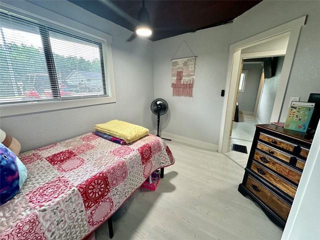 1305 Holiday Lane, Brooklyn, IA 52211