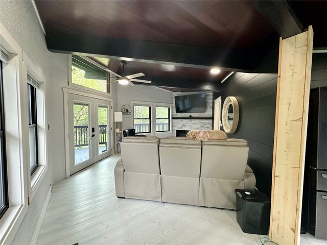 1305 Holiday Lane, Brooklyn, IA 52211