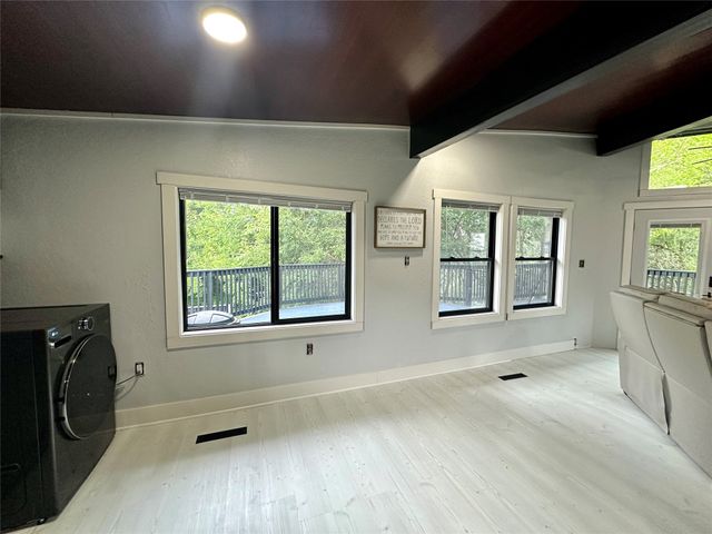 1305 Holiday Lane, Brooklyn, IA 52211