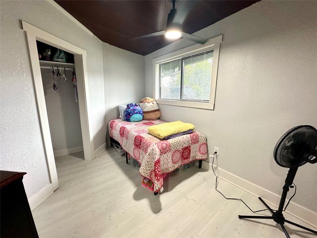 1305 Holiday Lane, Brooklyn, IA 52211