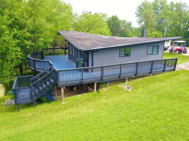 1305 Holiday Lane, Brooklyn, IA 52211