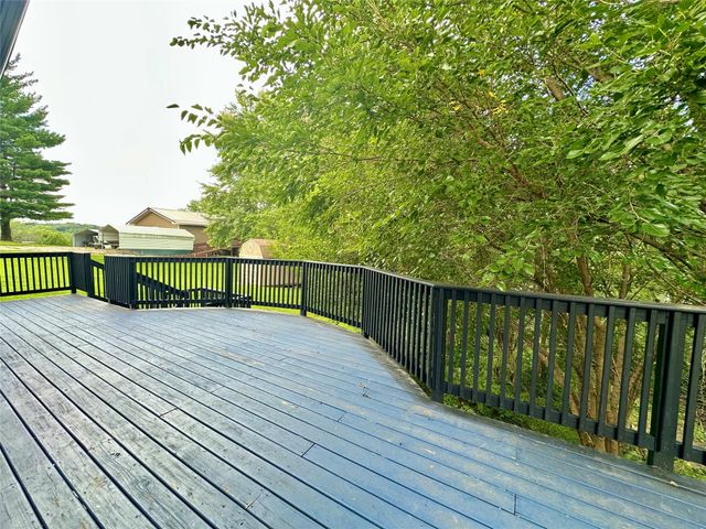 1305 Holiday Lane, Brooklyn, IA 52211