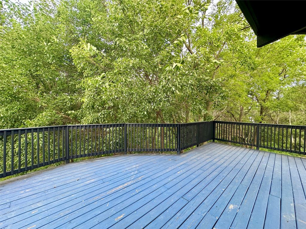 1305 Holiday Lane, Brooklyn, IA 52211