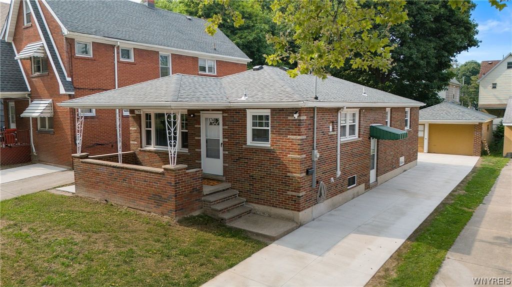 1748 Welch Avenue, Niagara Falls, NY 14303
