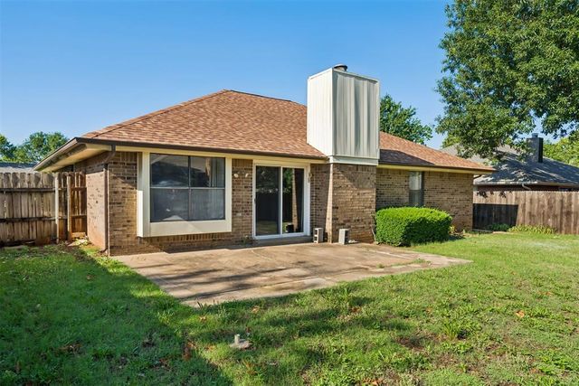 1909 Fountain View, Edmond, OK 73013