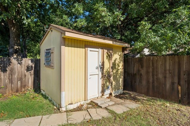 1909 Fountain View, Edmond, OK 73013
