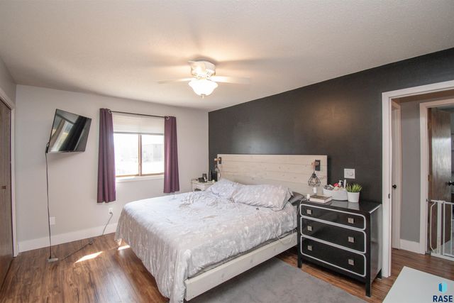 2309 S Dover Dr Drive, Sioux Falls, SD 57106